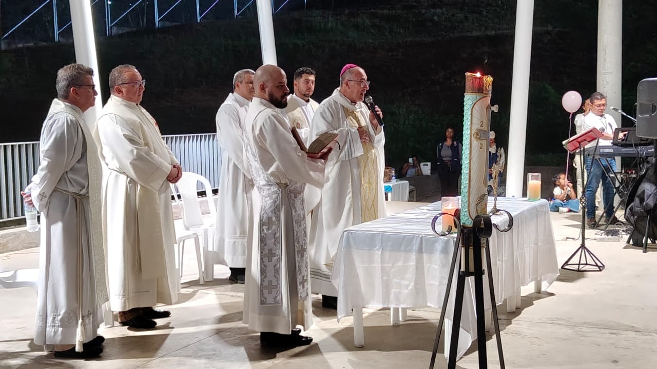 Monseñor Luis Fernando Rodríguez acompañó a la comunidad del sector de Polvorines.