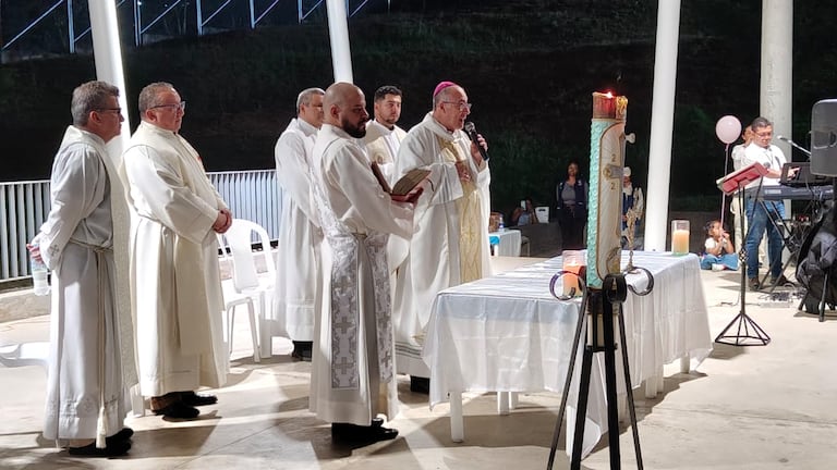 Monseñor Luis Fernando Rodríguez acompañó a la comunidad del sector de Polvorines.