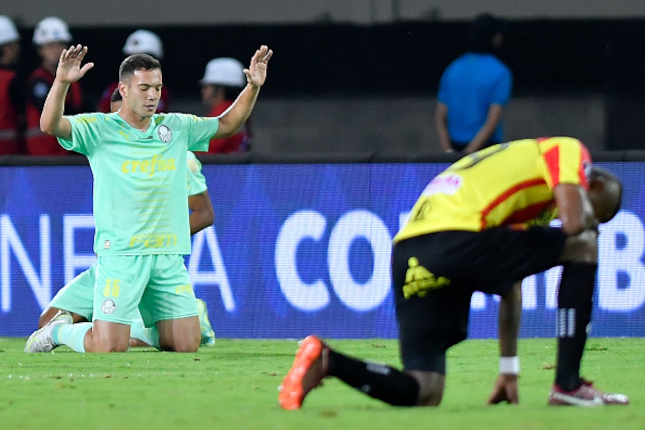 PEREIRA, COLOMBIA - AUGUST 23: Fabinho (L) of Palmeiras celebrates after winning a Copa CONMEBOL Libertadores 2023 quarterfinal first leg match between Deportivo Pereira and Palmeiras at Estadio Hernan Ramirez Villegas on August 23, 2023 in Pereira, Colombia. (Photo by Gabriel Aponte/Getty Images)