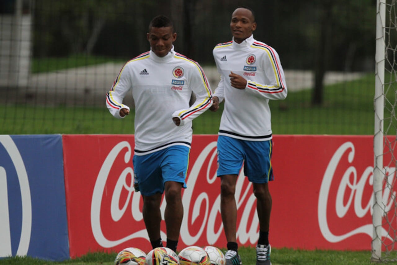 Luis Quiñones (der.) con la Selección Colombia en 2016.