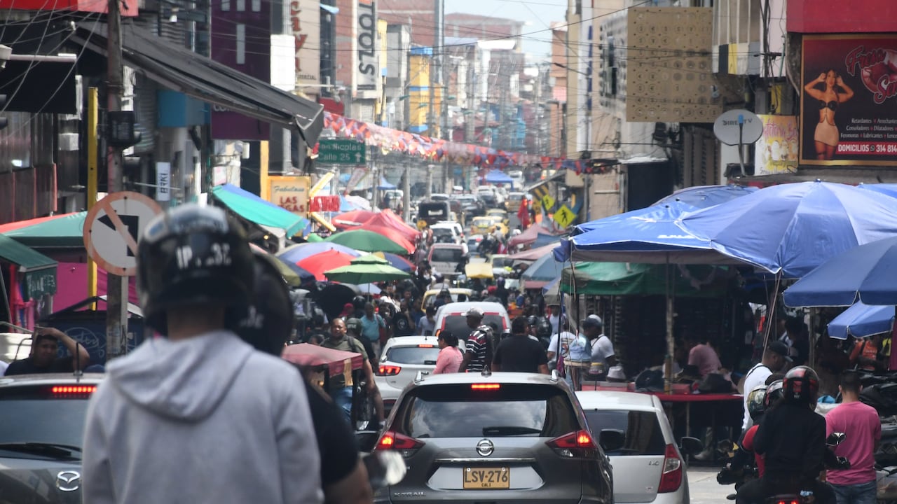 Cali: El centro de la ciudad se preparará para la temporada navideña con ciertas restricciones vehiculares en las principales vías de mayor comercio. foto José L Guzmán. El País
