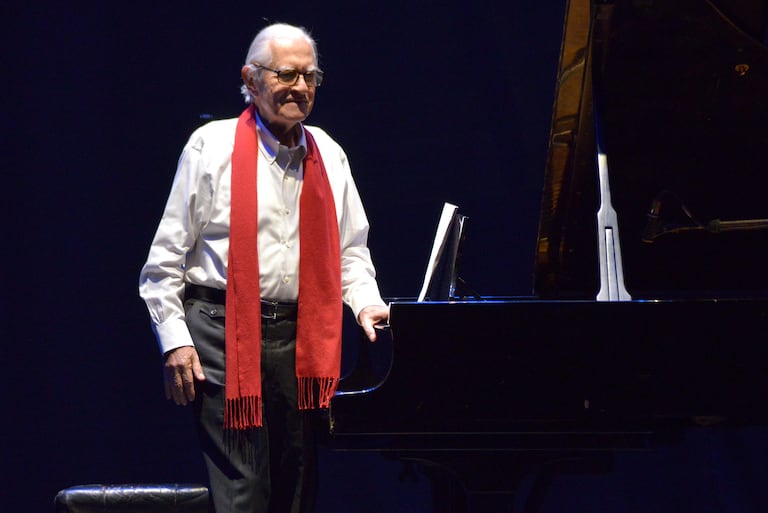Homenaje Mario Fernando Prado.