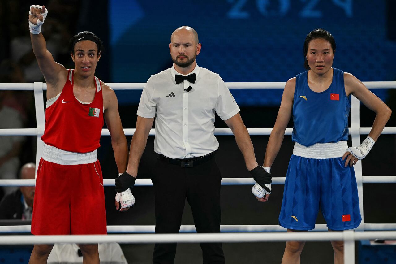 La boxeadora Imane Khelif, envuelta en una polémica de género, ganó medalla de oro en los Juegos Olímpicos de París 2024.