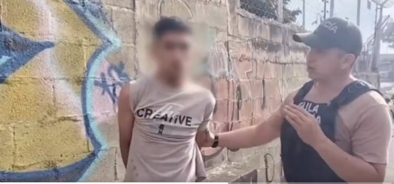 El joven de 21 años, hijo de la víctima, también fue capturado.