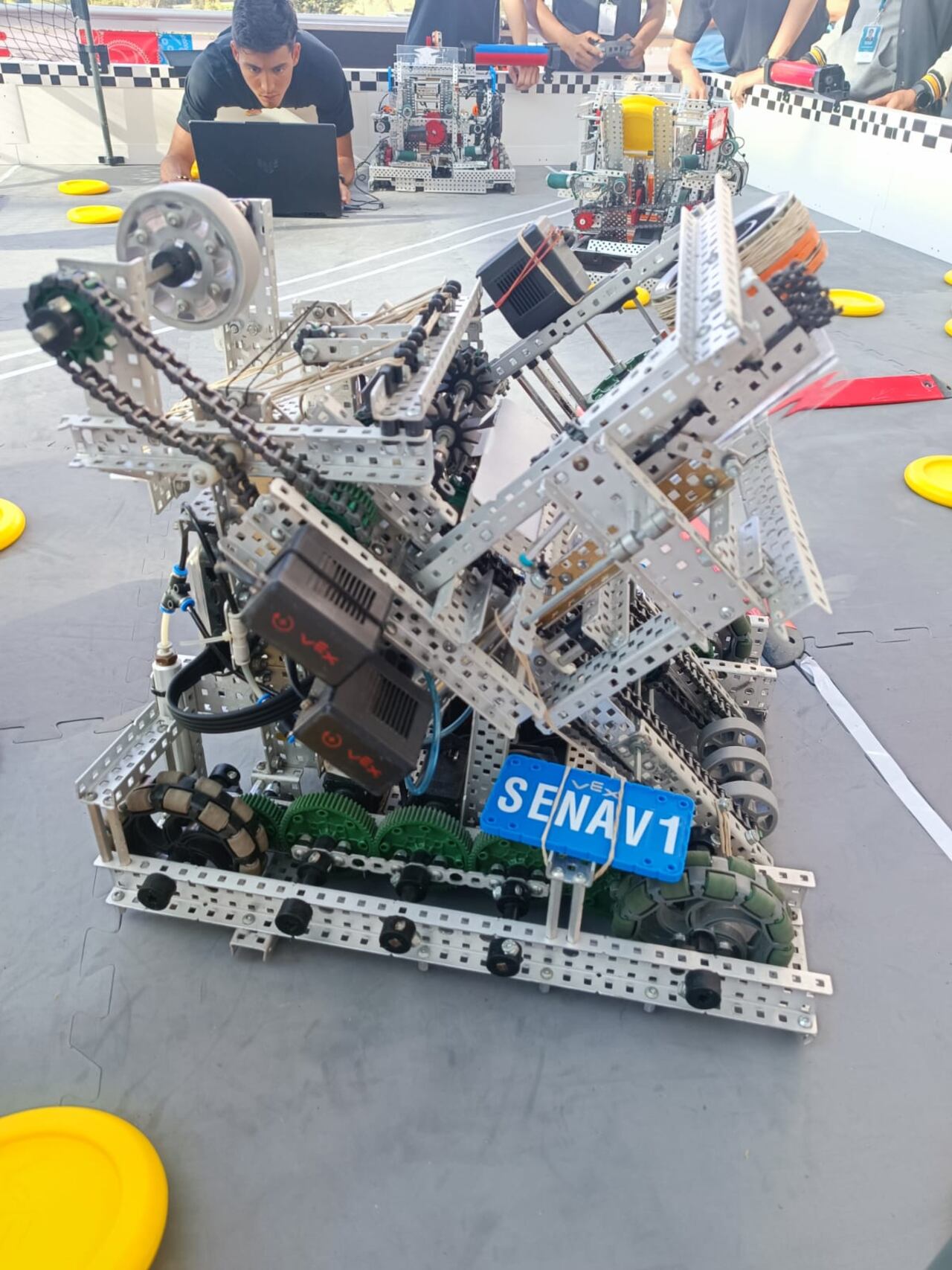 En la competencia nacional, la delegación caleña se quedó con el primer y segundo lugar del torneo con sus equipos, SENA V1 (4 integrantes) y SENA V2 (4 integrantes) y un diseñador mecánico el cual trabaja para ambos equipos.