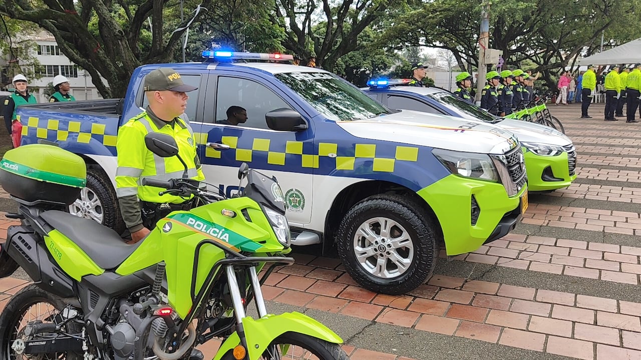Entrega de carros y motos a la Policia Nacional dentro del plan de seguridad