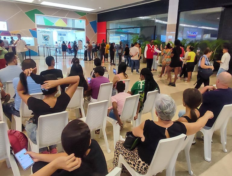 Cali; Aumenta demanda por expedición de pasaporte en el Valle del Cauca. foto José L Guzmán