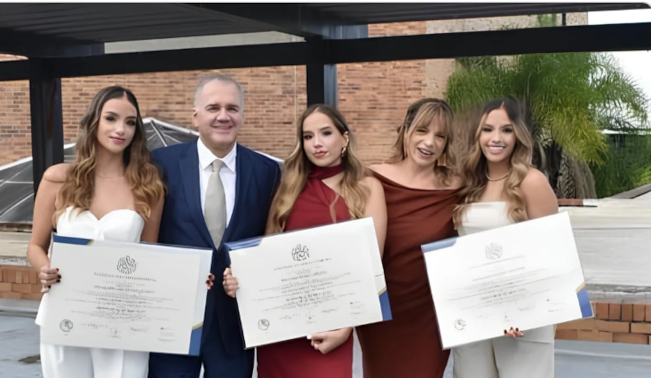La historia de la familia Saavedra ha conmovido a la ciudad. Una de las trillizas fue encontrada con vida, mientras que sus hermanas sigue desaparecidas.