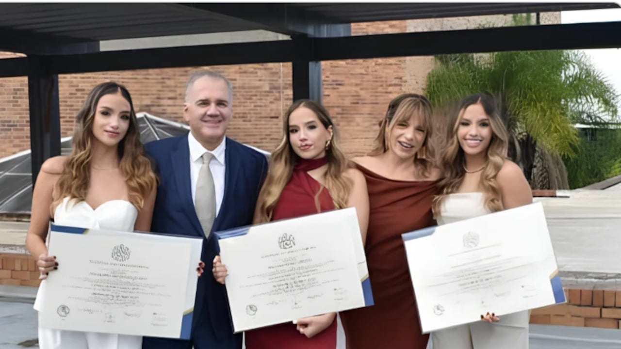 La historia de la familia Saavedra ha conmovido a la ciudad. Una de las trillizas fue encontrada con vida, mientras que sus hermanas sigue desaparecidas.