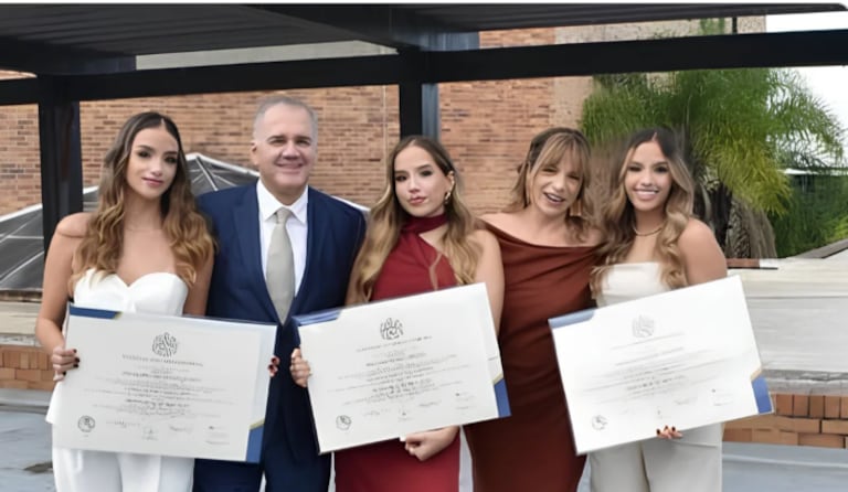 La historia de la familia Saavedra ha conmovido a la ciudad. Una de las trillizas fue encontrada con vida, mientras que sus hermanas sigue desaparecidas.