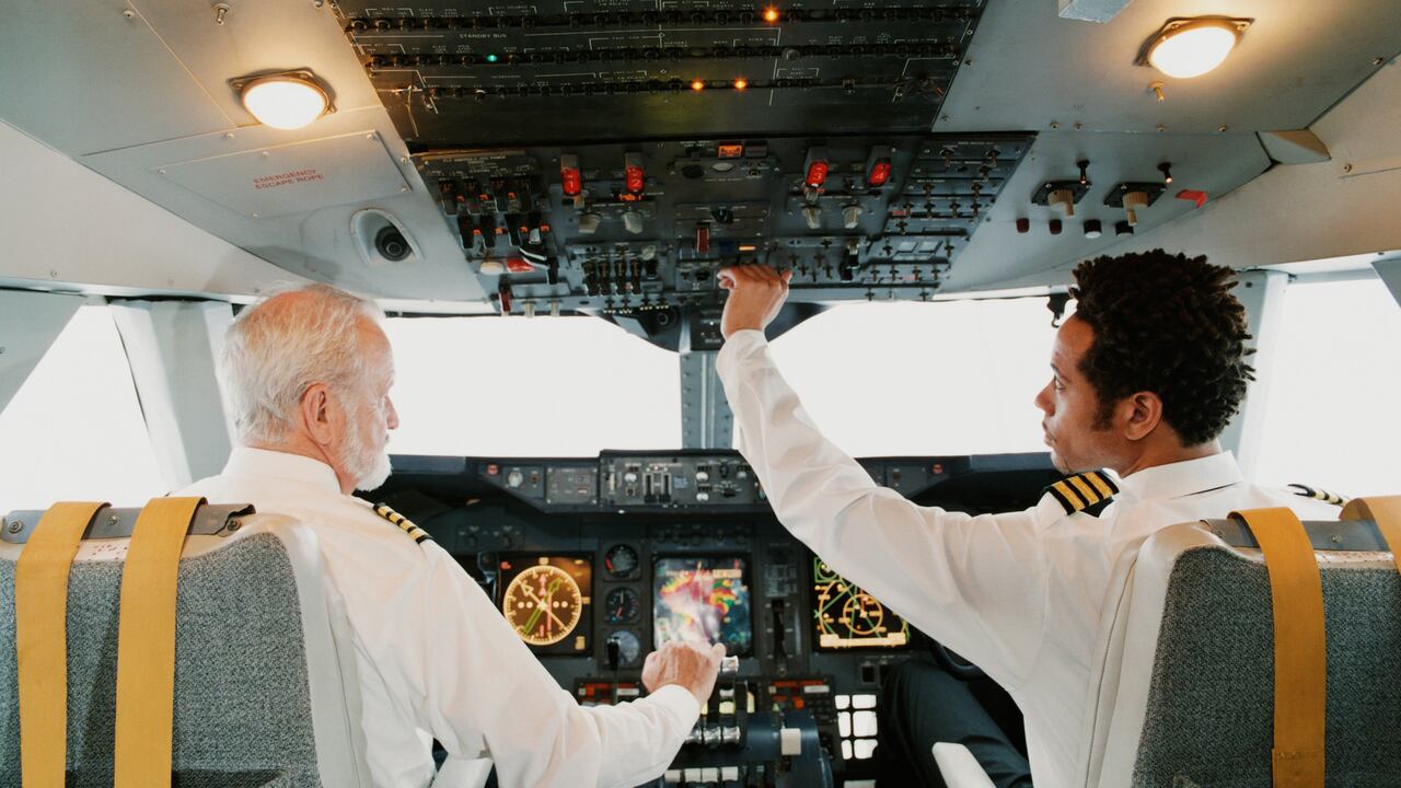 La remuneración de los pilotos en Colombia en el año 2024 es un tema de interés y debate, reflejando la importancia de entender su compensación económica.