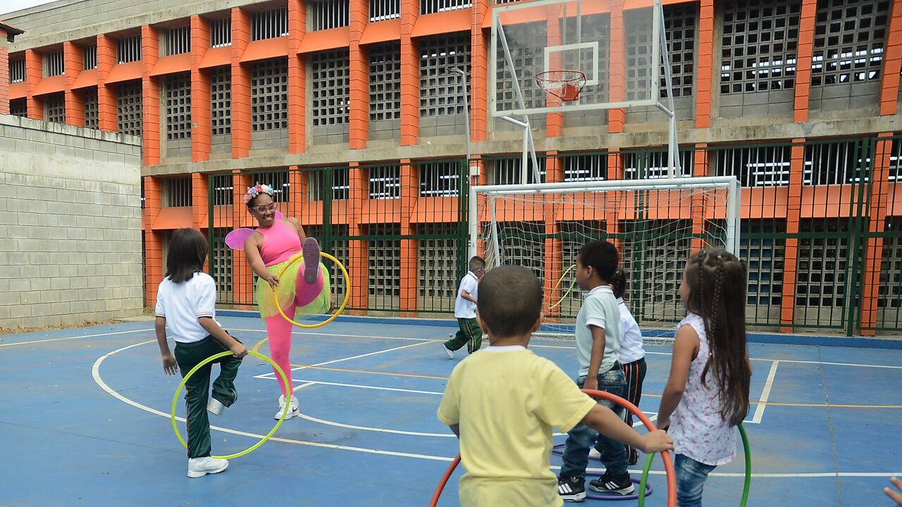 Cali acompaña a los niños, niñas y adolescentes en su regreso a clases, dando a conocer la estrategia PAIS con la que busca que se sientan seguros en las jornadas académicas y activar de forma oportuna la ruta de atención ‘Infancia Segura,’ frente a situaciones que perturben la convivencia y el ejercicio de sus derechos. foto José L Guzmán. El País, enero 29-24