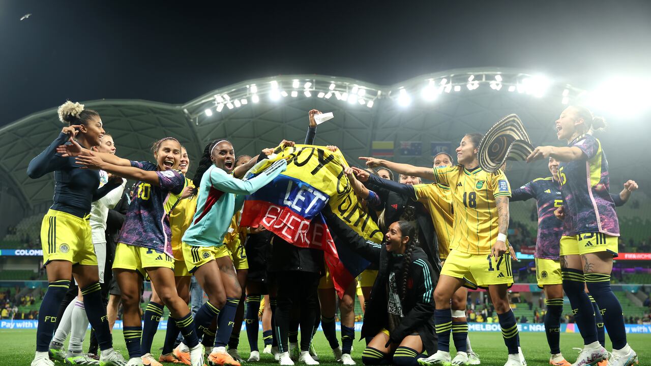 MELBOURNE, AUSTRALIA - 8 DE AGOSTO: Colombia celebra la victoria del equipo por 1-0 y avanza a los cuartos de final al participar en una revelación de género luego del partido de octavos de final de la Copa Mundial Femenina de la FIFA Australia y Nueva Zelanda 2023 entre Colombia y Jamaica en Melbourne Estadio rectangular el 08 de agosto de 2023 en Melbourne / Naarm, Australia. (Foto de Alex Grimm - FIFA/FIFA vía Getty Images)