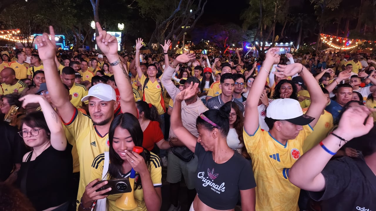 Miles de caleños celebraron la victoria de la Selección Colombia.