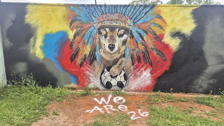 Unión es la obra que creó Liliana Martínez inspirada en Shakira, la educación de los niños y el Mundial de Fútbol.