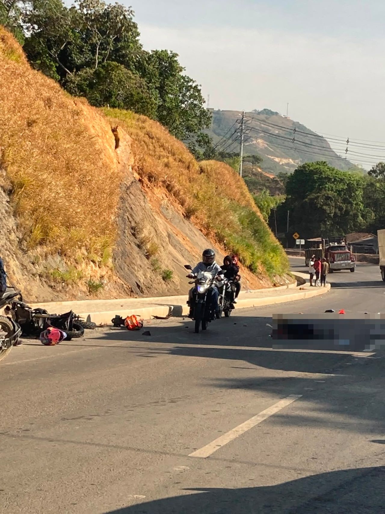 Las autoridades fueron alertadas por los demás usuarios de la Panamerican tras presentarse este accidente.