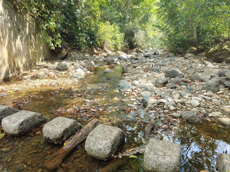 El río Meléndez presenta bajo caudal, lo que afecta el flujo de agua a diferentes barrios de las comunas 18 y 20.