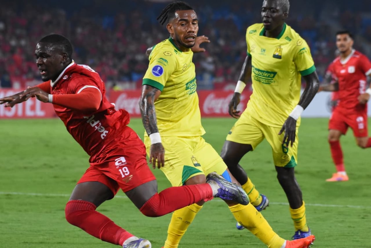 Imagen del partido entre América de Cali y Atlético Bucaramanga por los playoffs de la Copa Sudamericana 2026.
