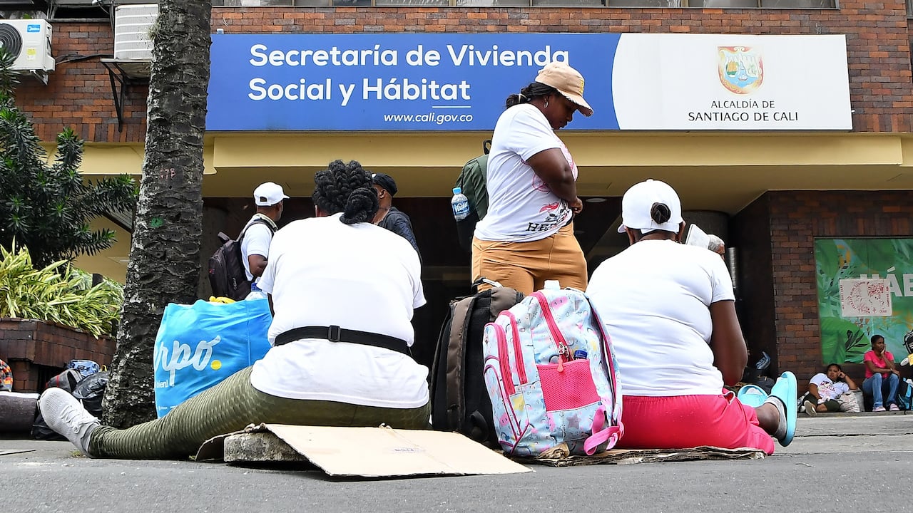 Continúa la jornada de protestas de los Indigenas en Cali , Secretaria de Vivienda , 5 AN. con Calle 20 N _ B/ Versalles, Fotos Wirman Rios, Cali Julio 24 de 2024, EL PAIS