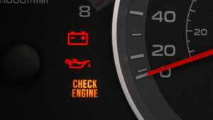 Los testigos de advertencia en el tablero de un carro son indicadores cruciales que alertan a los conductores sobre problemas potenciales en el vehículo.