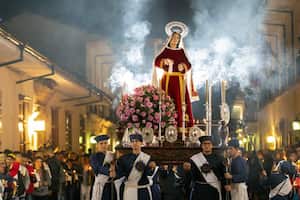 Popayán es el único lugar del mundo donde ser carguero en una procesión pasa de generación en generación.