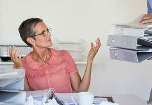 La forma de realizar el seguimiento de las tareas pendientes varía, pero los objetivos generalmente son los mismos: lograr una visión general, dar prioridad, no olvidar algo y despejar la mente para concentrarse en el momento.