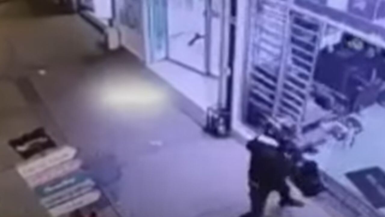 Guardia del Inpec se salvó de ataque sicarial en Bogotá.