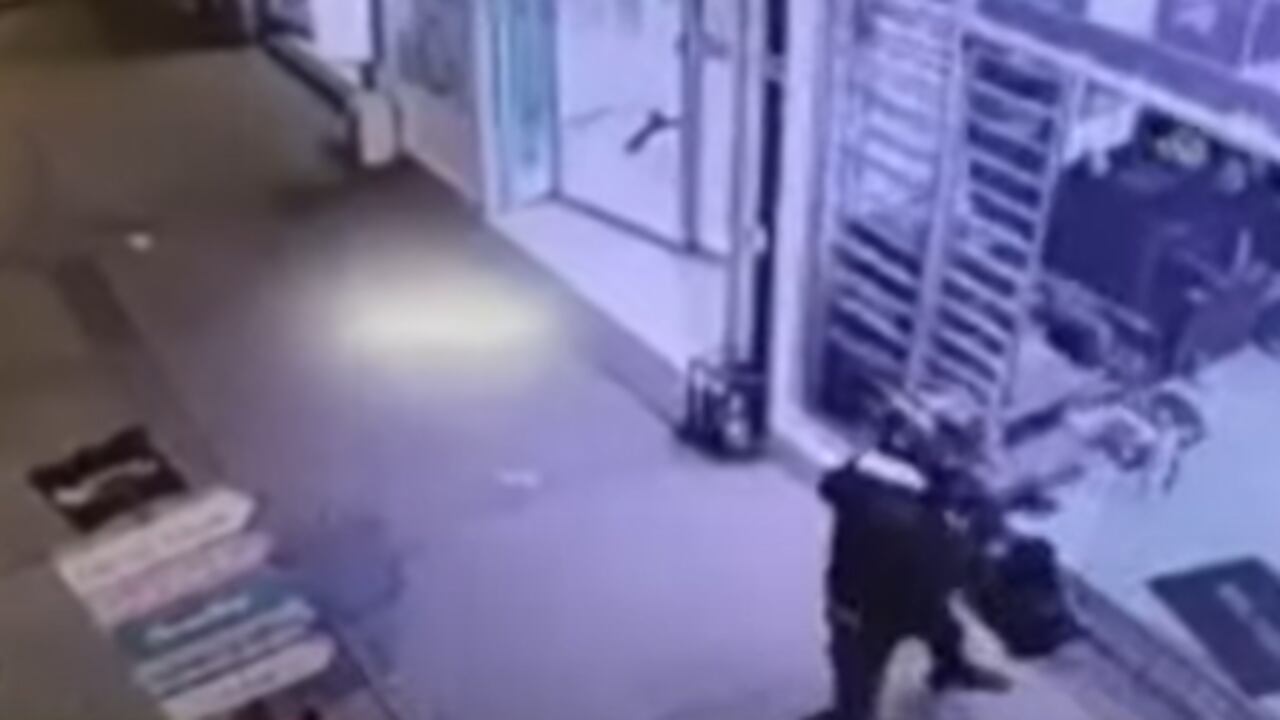 Guardia del Inpec se salvó de ataque sicarial en Bogotá.