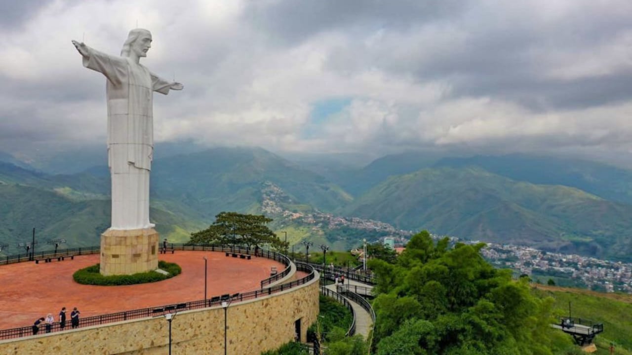 Ascensos a los cerros tutelares como Tres Cruces y Cristo Rey hacen parte de la programación de Semana Santa en Cali.