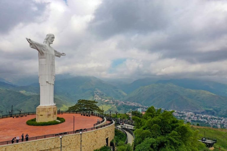 Ascensos a los cerros tutelares como Tres Cruces y Cristo Rey hacen parte de la programación de Semana Santa en Cali.