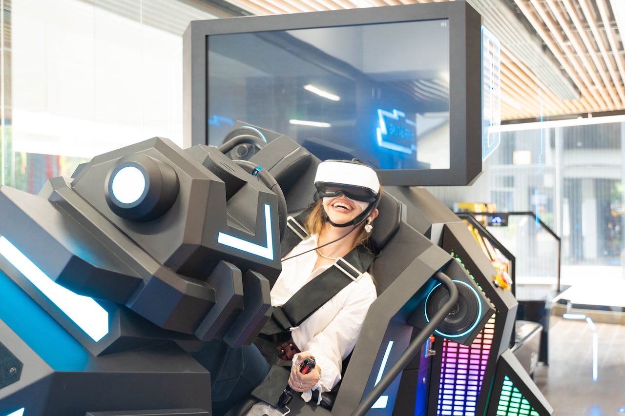 Los entornos de simulación y herramientas de realidad virtual facilitan dinámicas de aprendizaje práctico especializado.