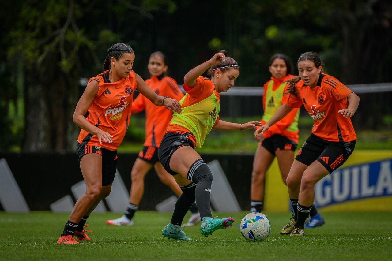 Entrenamiento de la Selección Colombia Femenina Sub-17 previo al debut en el Sudamericano que se realizará en el país.