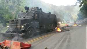 El Esmad tuvo que intervenir para reabrir la vía.