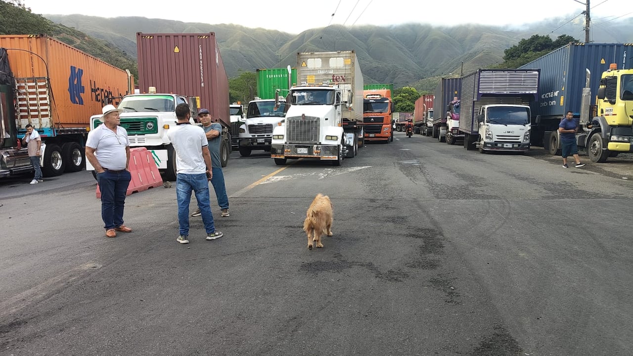 Bloqueos en loboguerrero vía a Buenaventura. Foto de referencia.