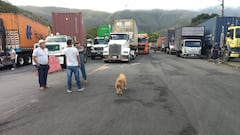 Bloqueos en loboguerrero vía a Buenaventura. Foto de referencia.