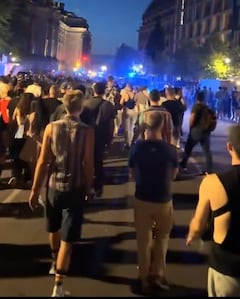 Miles de asistentes tuvieron que abandonar la parte final del desfile en Berlín, Alemania.