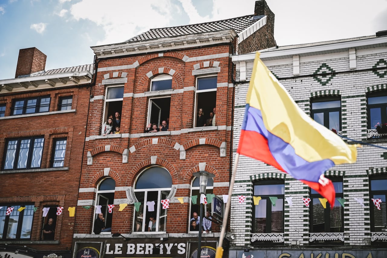La bandera de Colombia hace presencia en el Tour de Francia 2022 - etapa 6
