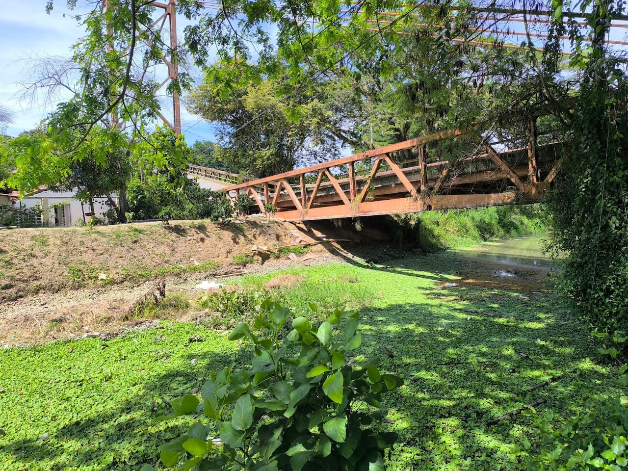 La remoción de los restos del puente es prioritaria para conocer la magnitud real de la ruptura en el tramo de La Unión