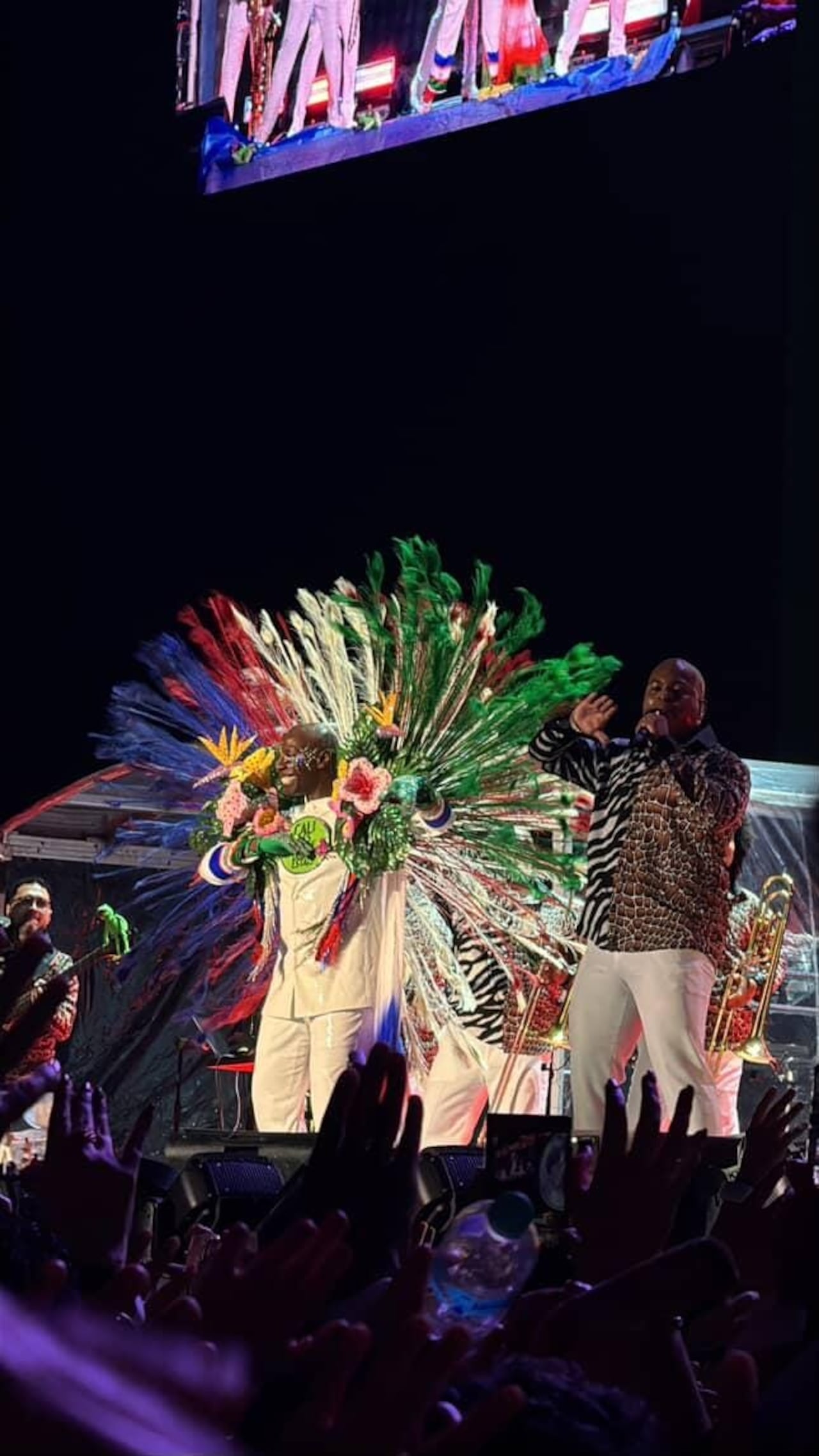 Un caleño en el escenario de Shakira: Camilo Zamora bailó al son de “Cali Pachanguero”.