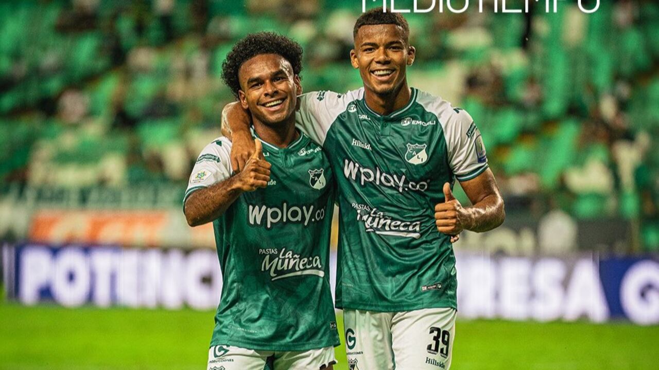 Jugadores del Deportivo Cali celebran el gol de Johan Martínez (izq.) con el Atlético Bucaramanga por la Copa Colombia 2026.