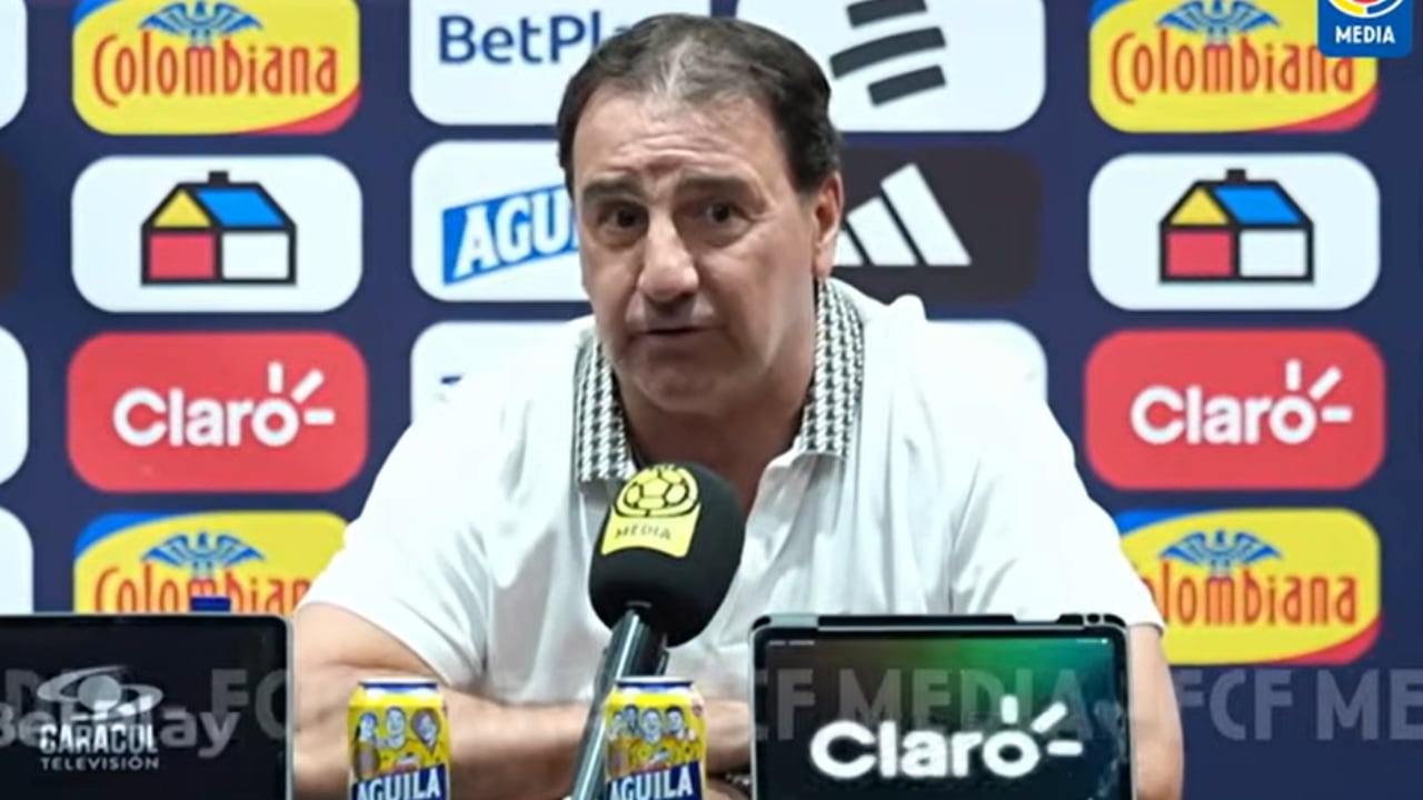 Néstor Lorenzo en la rueda de prensa donde entregó la lista de 26 convocados al Mundial 2026.