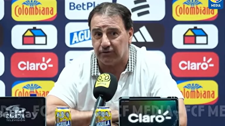 Néstor Lorenzo en la rueda de prensa donde entregó la lista de 26 convocados al Mundial 2026.