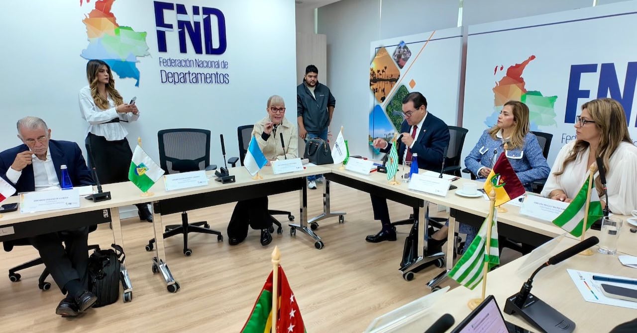 Gobernadores de los 32 departamentos analizaron en Bogotá las garantías para la segunda vuelta presidencial.