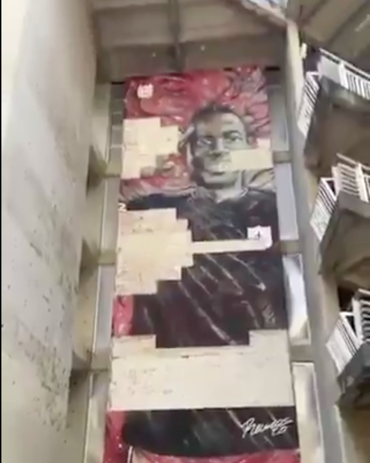 Estado del mural de Adrián Ramos, en el Estadio Pascual Guerrero, tras el terremoto del 10 de agosto en Colombia.
