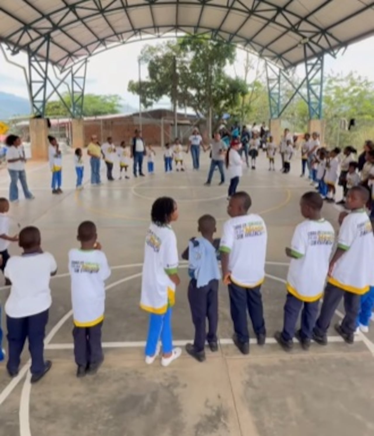 Con mensajes de esperanza y solidaridad, los habitantes insistieron en fortalecer la protección de niños y niñas afectados por la violencia en el norte del Cauca.
