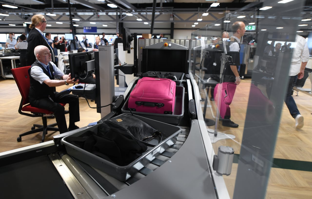 En todas las ciudades y países del mundo existe un control estricto de seguridad para monitorear el contenido de los equipajes