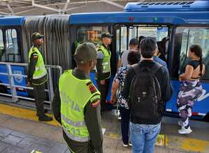 Más seguridad en las estaciones y buses del MIO en Cali, esto dijo el Secretario de Seguridad. Algunas de las zonas que están siendo más azotadas por la inseguridad en Cali, son las estaciones del MIO, e incluso, dentro de los buses, se presentan actos que atentan contra el bienestar de los caleños. Fotos Raúl Palacios / El Pais / julio 5 del 2023 Cali.