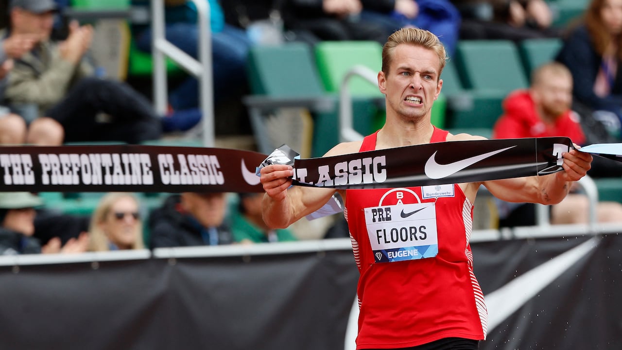 Johannes Floors de Alemania gana los 400 metros T62 masculinos durante el Wanda Diamond League Prefontaine Classic en Hayward Field el 28 de mayo de 2022 en Eugene, Oregón.