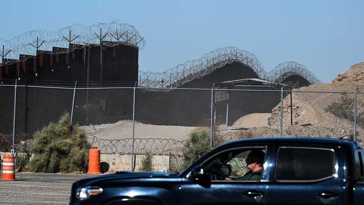 Miles de migrantes cruzan anualmente la frontera entre México y Estados Unidos. Las autoridades migratorias realizan múltiples controles. Foto: AFP
