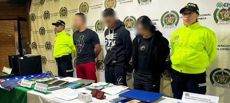 Las autoridades de Estados Unidos y Colombia coordinaron operativos simultáneos para desarticular la red transnacional dedicada al fraude en trámites de visa.